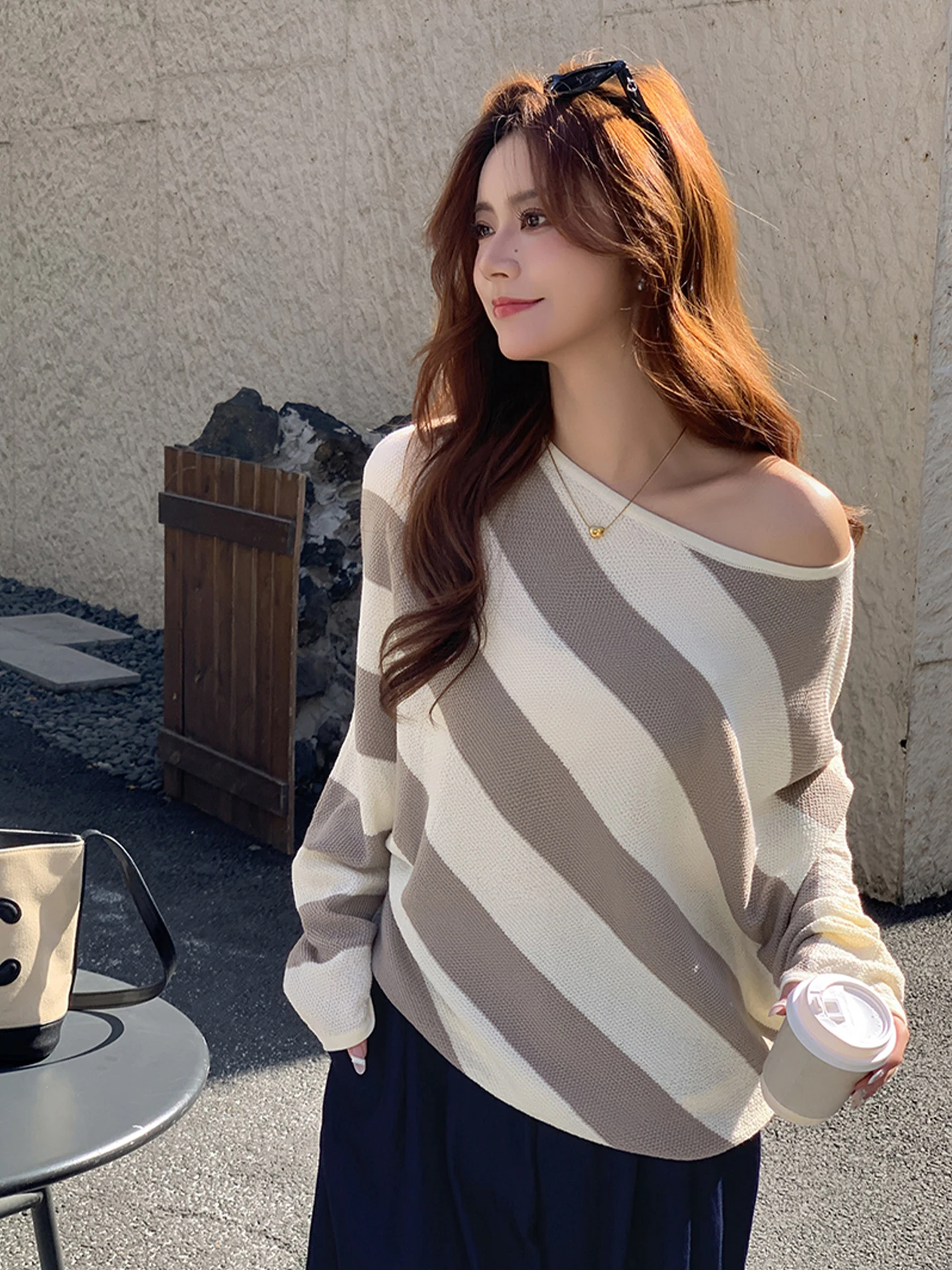 

Весенний модный свободный свитер с круглым вырезом на плечах, длинными рукавами-летучая мышь, из шелково-шерстяного трикотажа, приятный к телу, универсальный, в корейском стиле