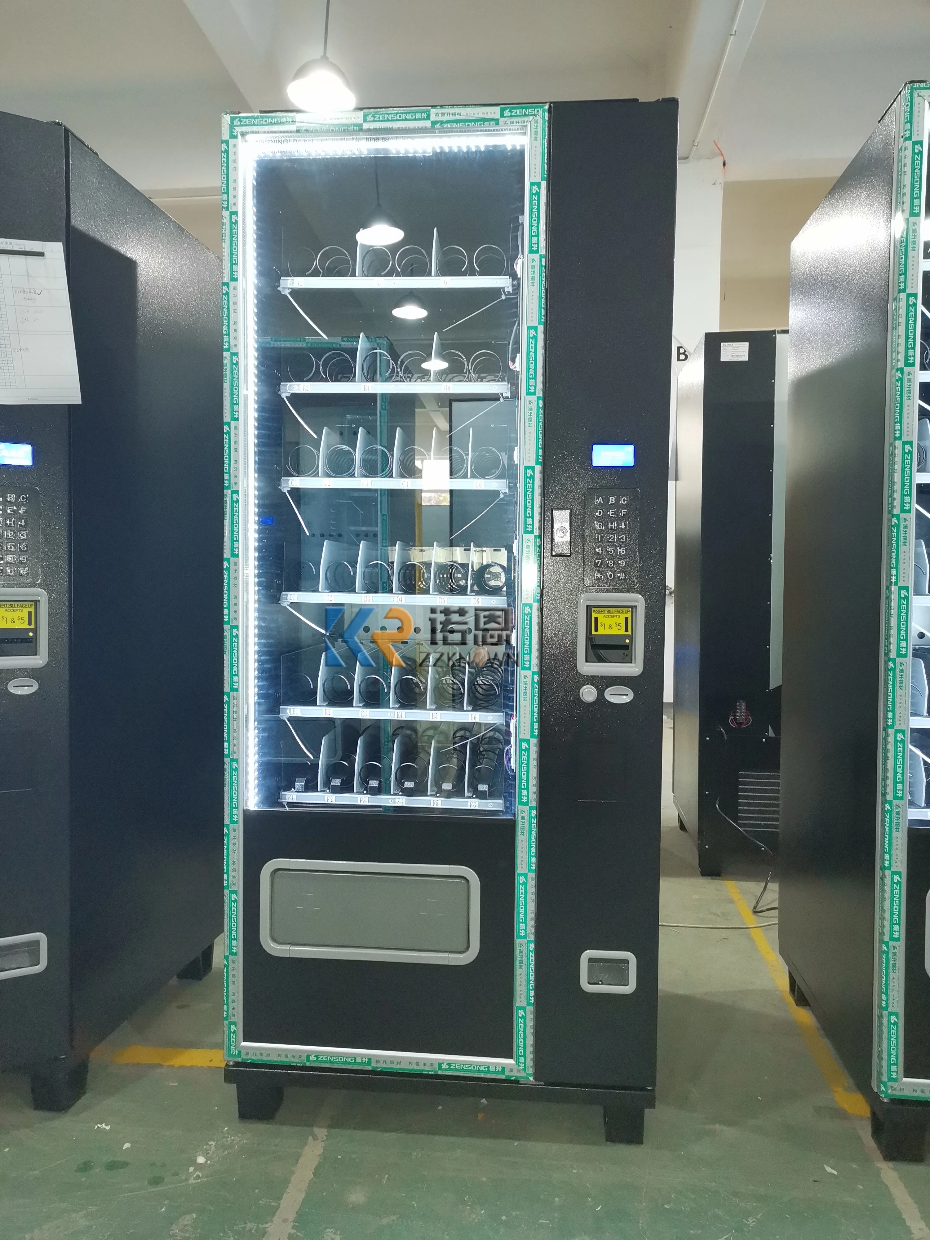 Smart Vending Machine  Drink and Snack Vending Machine with Cooling Systerm Accept Customizabled