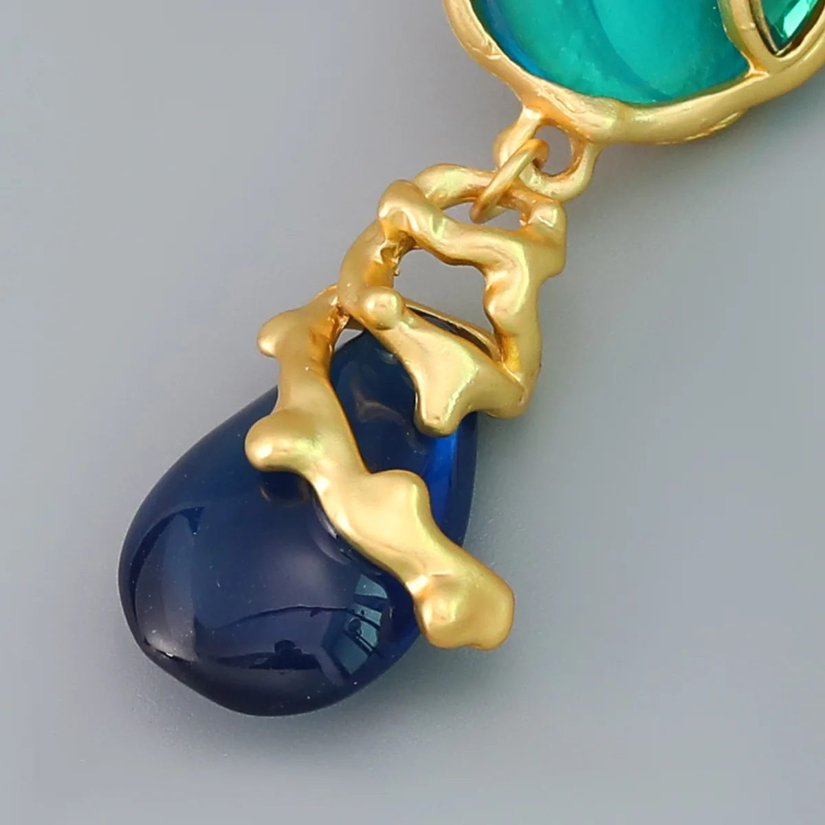 European and American exaggerated droplet shape palace style antique earrings for women