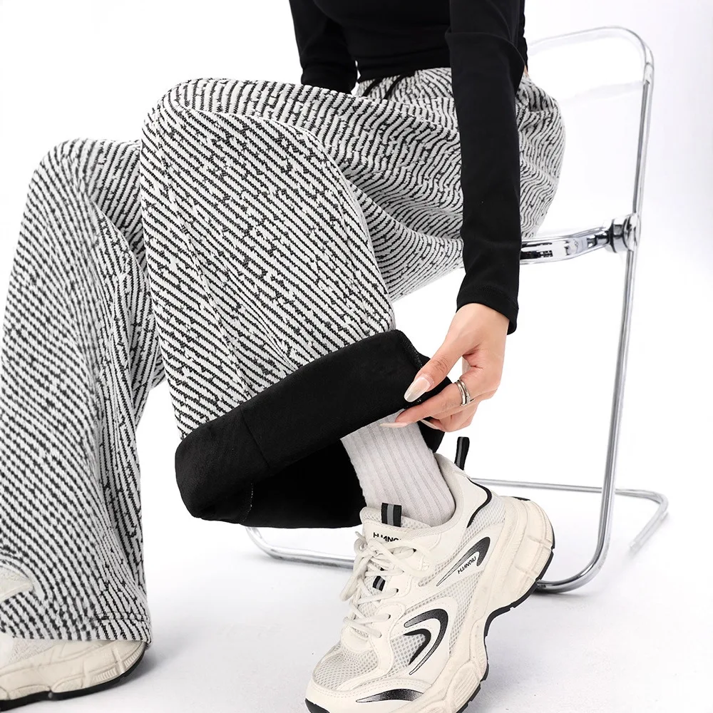 

Новинка 2025 года, зимние женские брюки с высокой талией, свободные прямые повседневные брюки, бархатные широкие брюки в полоску из синели, женская одежда