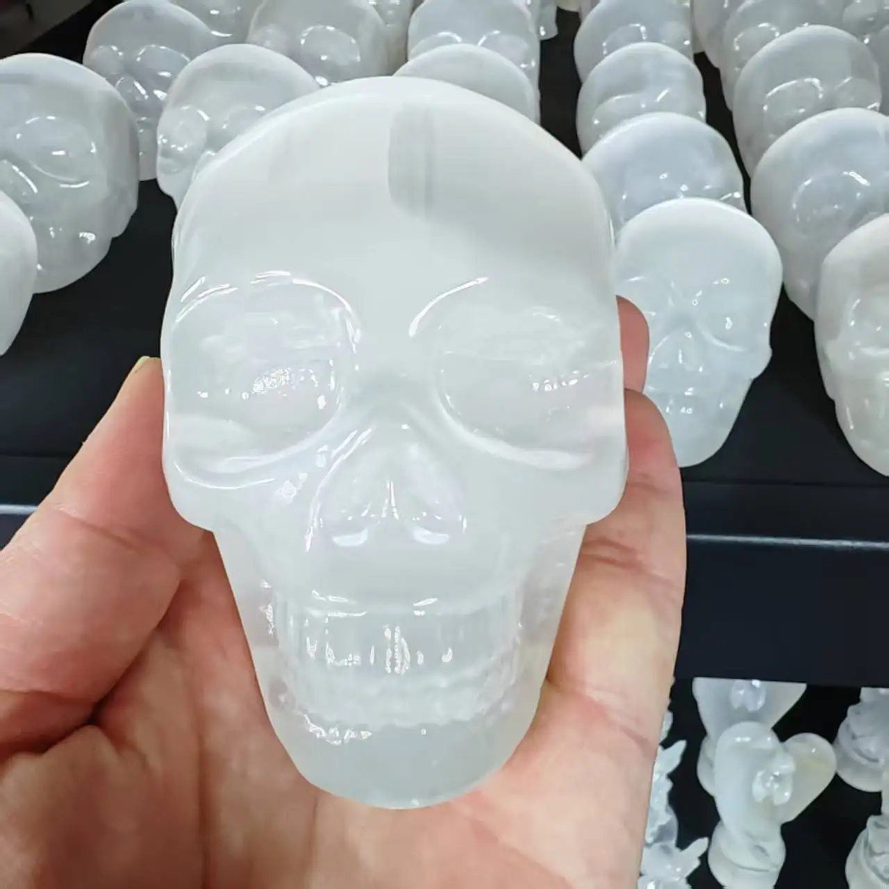 

Натуральный селенитовый череп, моделирование украшения, кристалл, украшение для дома, подарок на Хэллоуин