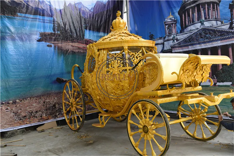 Ciotole per caramelle per cavalli reali medievali con carrozza in oro reale personalizzate OEM in vendita