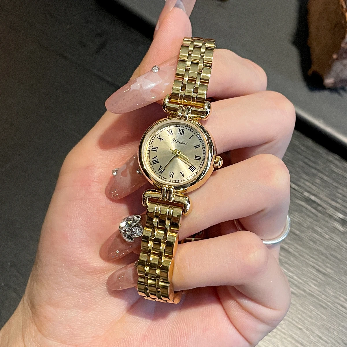 

CILOA легкие роскошные подарочные часы женские 2025 новые высококачественные брендовые кубики сахара из натурального серебра квадратные водонепроницаемые кварцевые часы