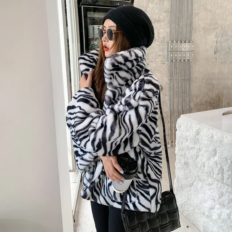 Black White Faux Fur Coat for Women Short Faux Rabbit Plush Loose Jackets Casual Lambswool Coat Young Zebra Printed Outerwear