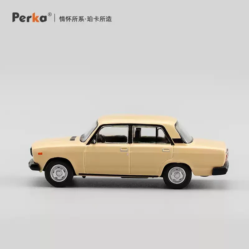 Perka Model Alloy 1:64 Scale LADA 2105 Classic Sedan Car Model