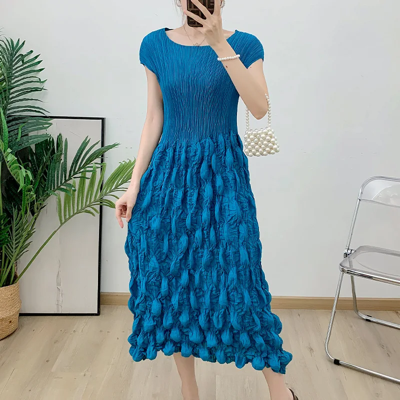 

Miyake Women's Dress, a youthful handcrafted bubble pleated sleeve, cinched waist and slimming pleated mid-length dressYS 32423