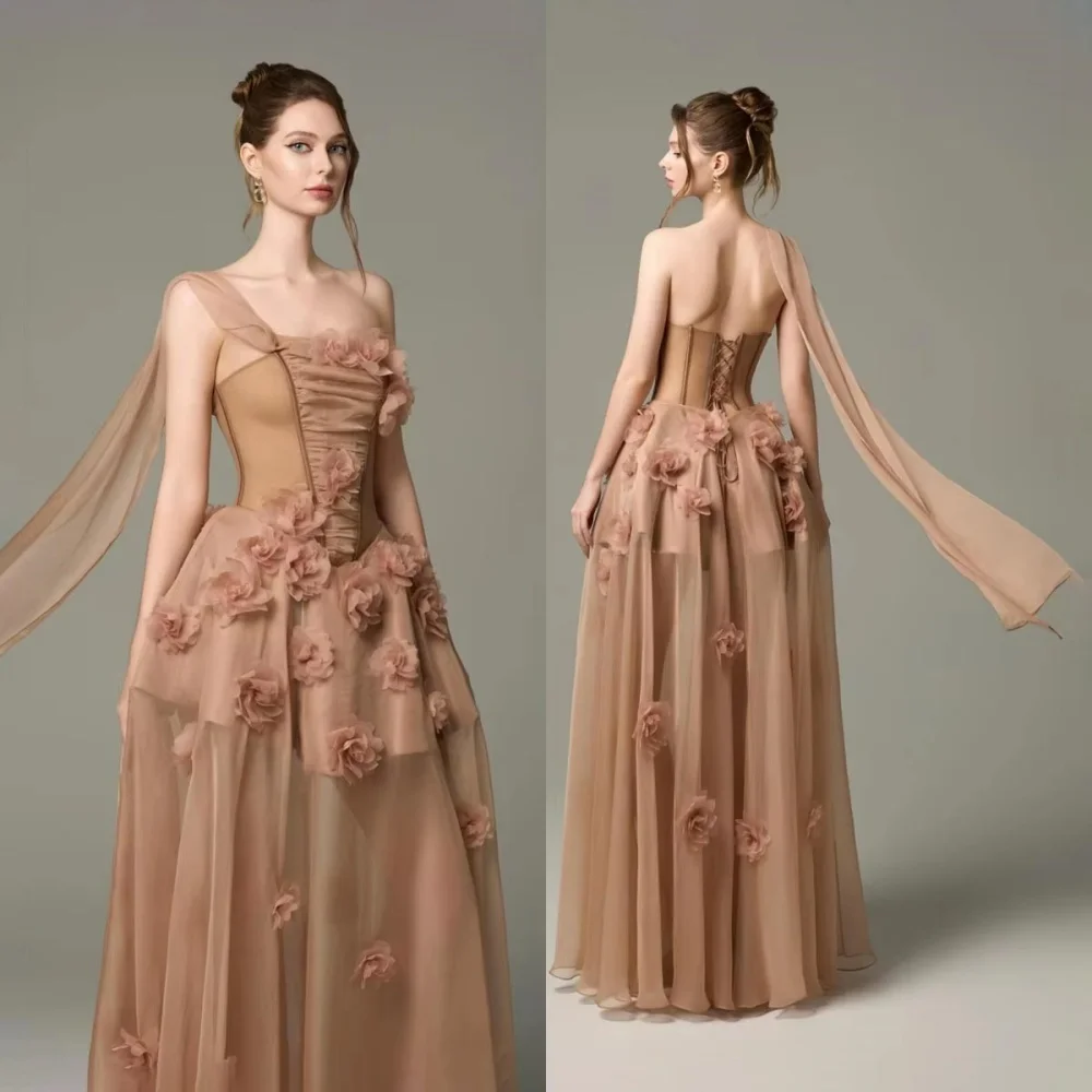 Aangepaste prachtige ruches dames galajurk strapless charmante ruches kant-up bloem applique feestjurk dames avondjurk