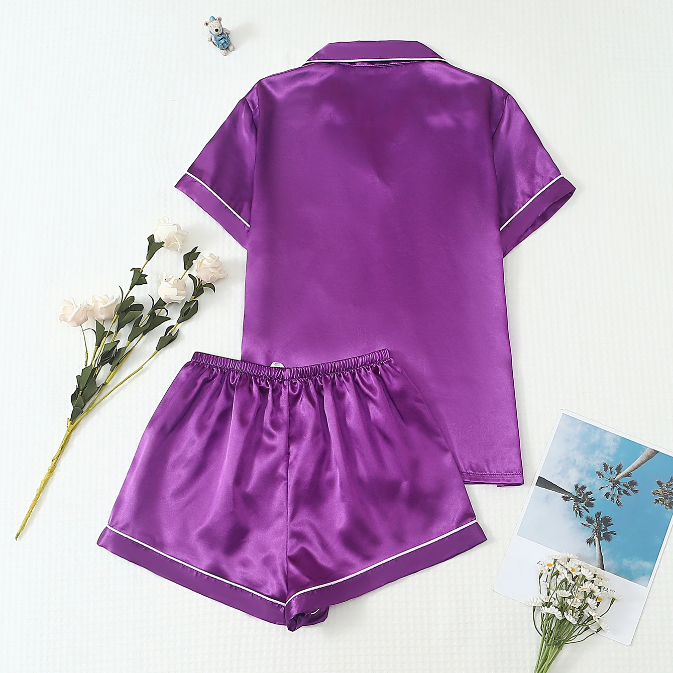 Two-Piece Set of Comfortable Satin Printed Collared Button-Down Short-Sleeve Top with Pockets and Bow Shorts, Spring and Summer Women's Pajama Loungewear Set Suitable for Home Use