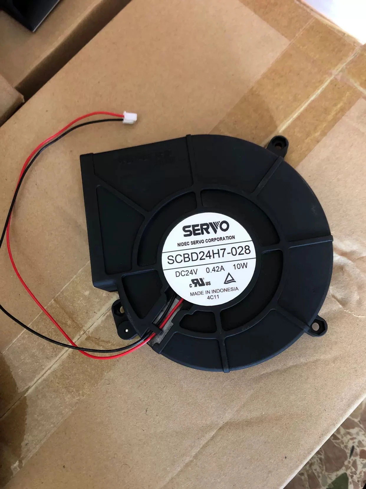

SERVO SCBD24H7-028 DC 24 В 0,42 А 10 Вт 2-проводной охлаждающий вентилятор