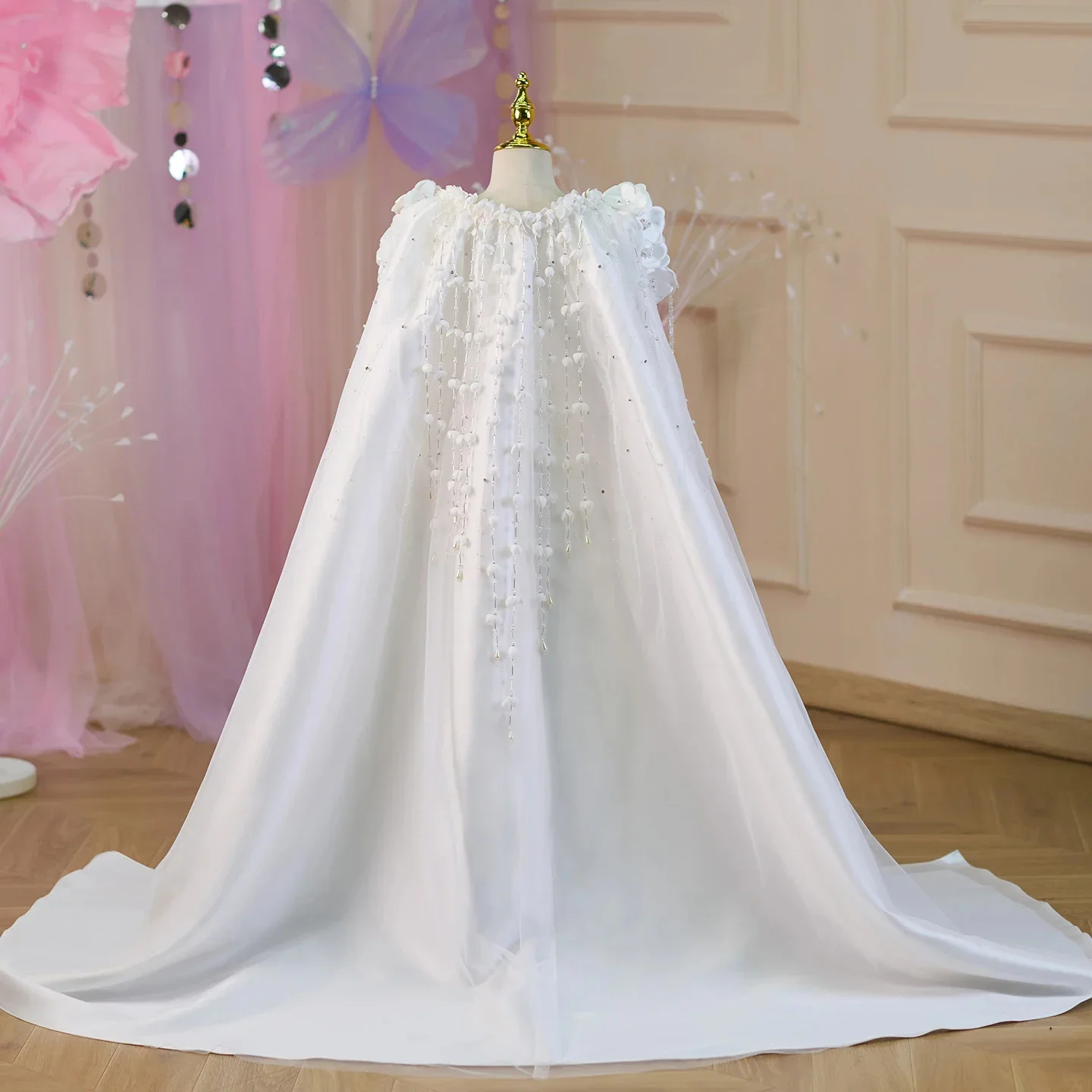 فستان فتاة الزهور من الساتان الأبيض لحفلات الزفاف من الساتان المطرز بالزهور الفاخرة الأنيقة للأطفال لحفلات أعياد الميلاد فستان التواصل الأول حسب الطلب