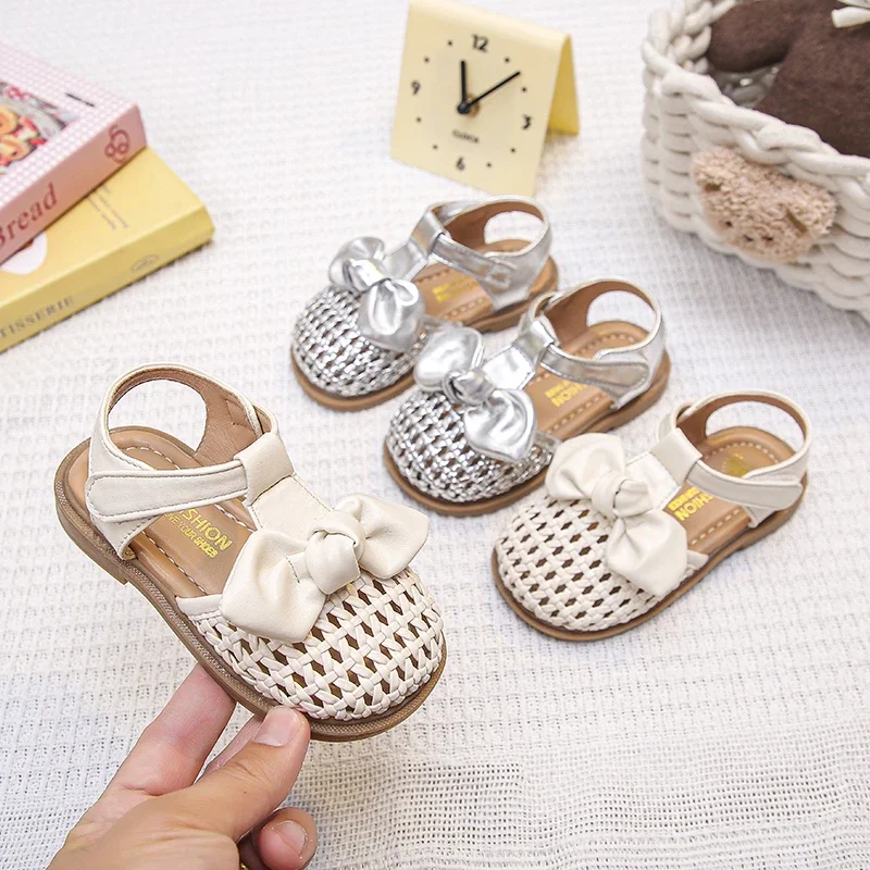 

2025 Children Sandals for Girls Summer New Fashion Korean Style Soft Sole Princess Cut-outs Chic Bowtie Elegant Baby Beach Shoes