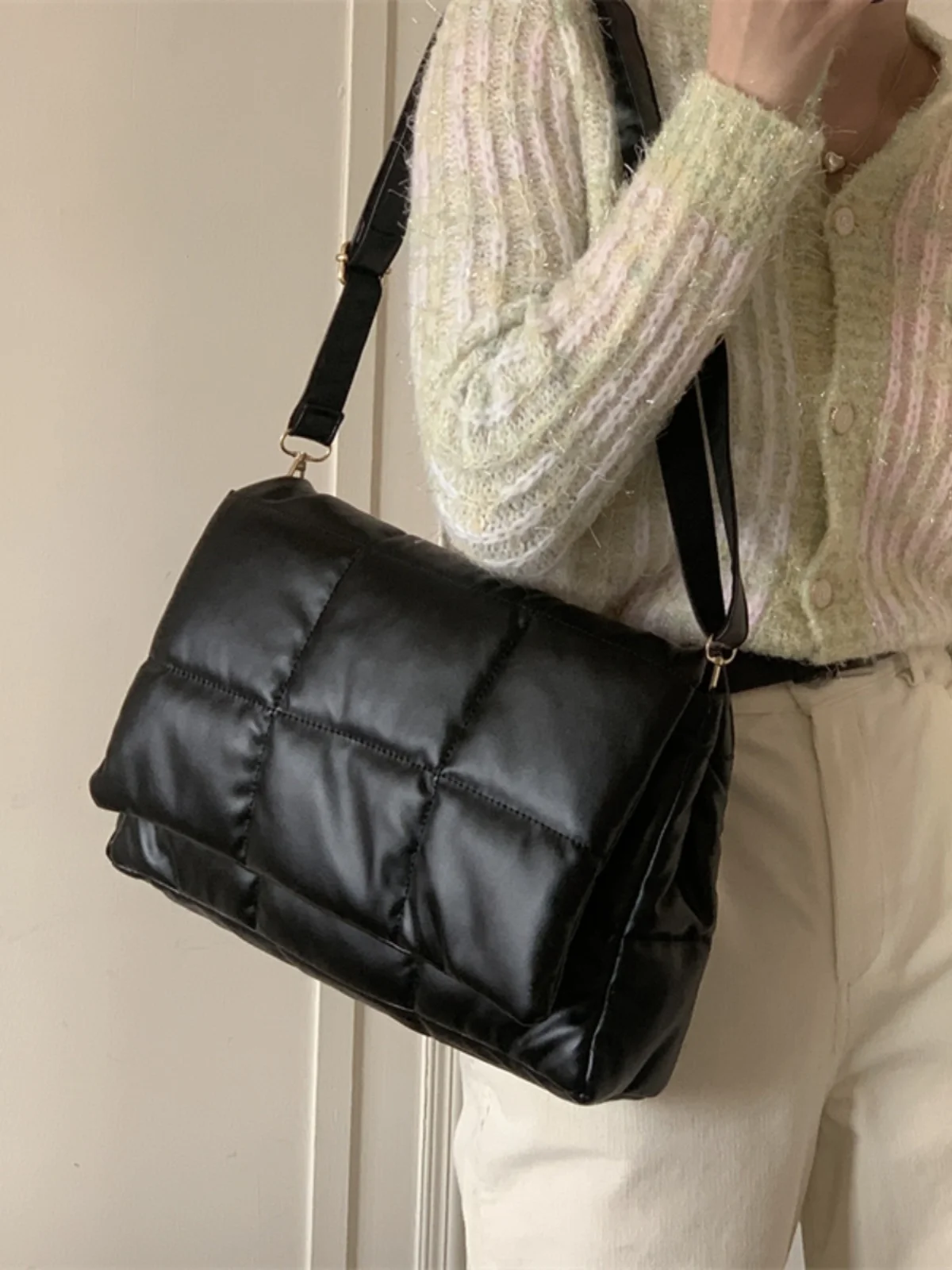 الأصلي براءات الاختراع والجلود لامعة مربع المرأة حقيبة الماس شبكة نمط خياطة السماء القطن ملء واحد الكتف حقيبة كروسبودي