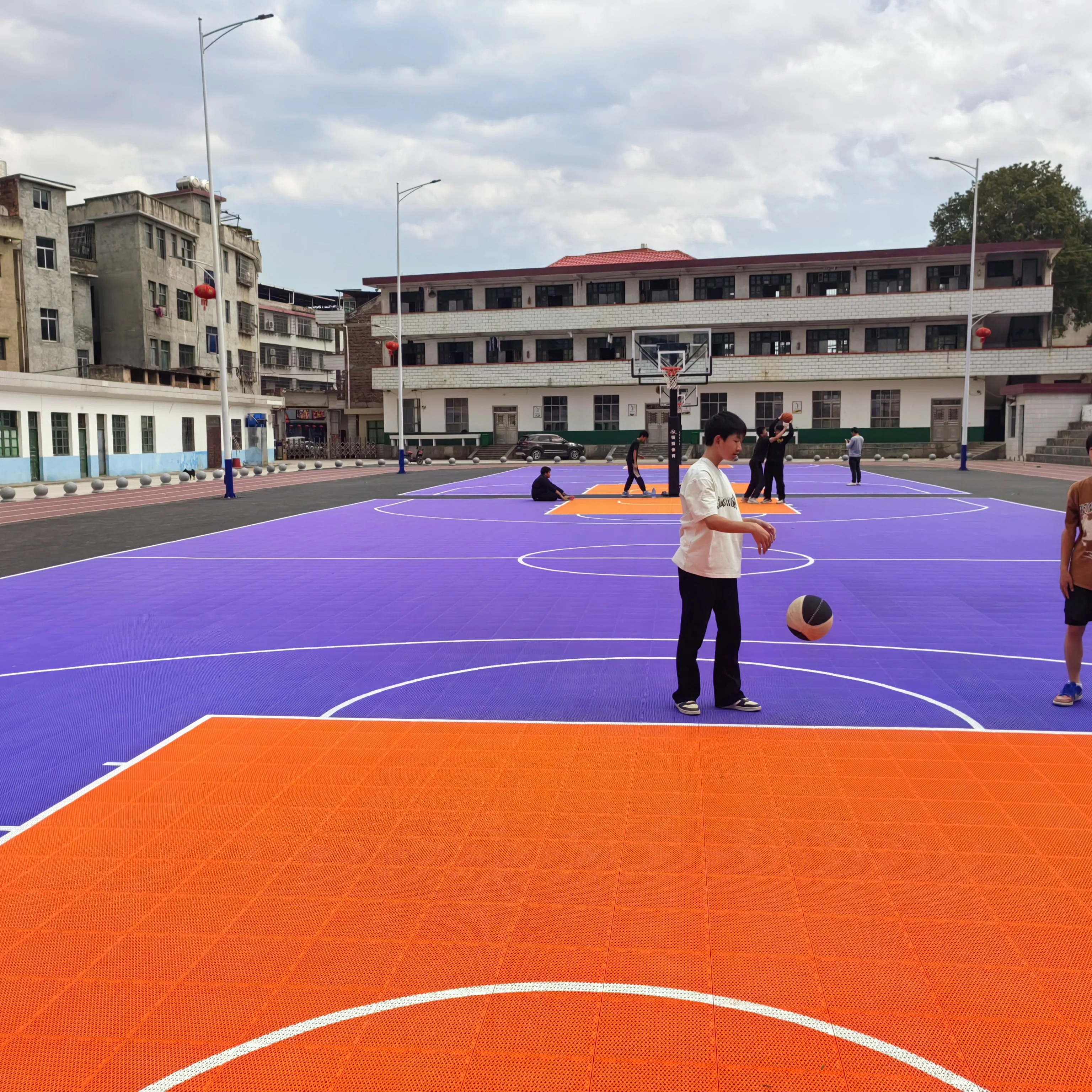 بلاط رياضي خارجي حديث، أرضيات - مراجعة Outdoor Sport Floor Tiles وسعره