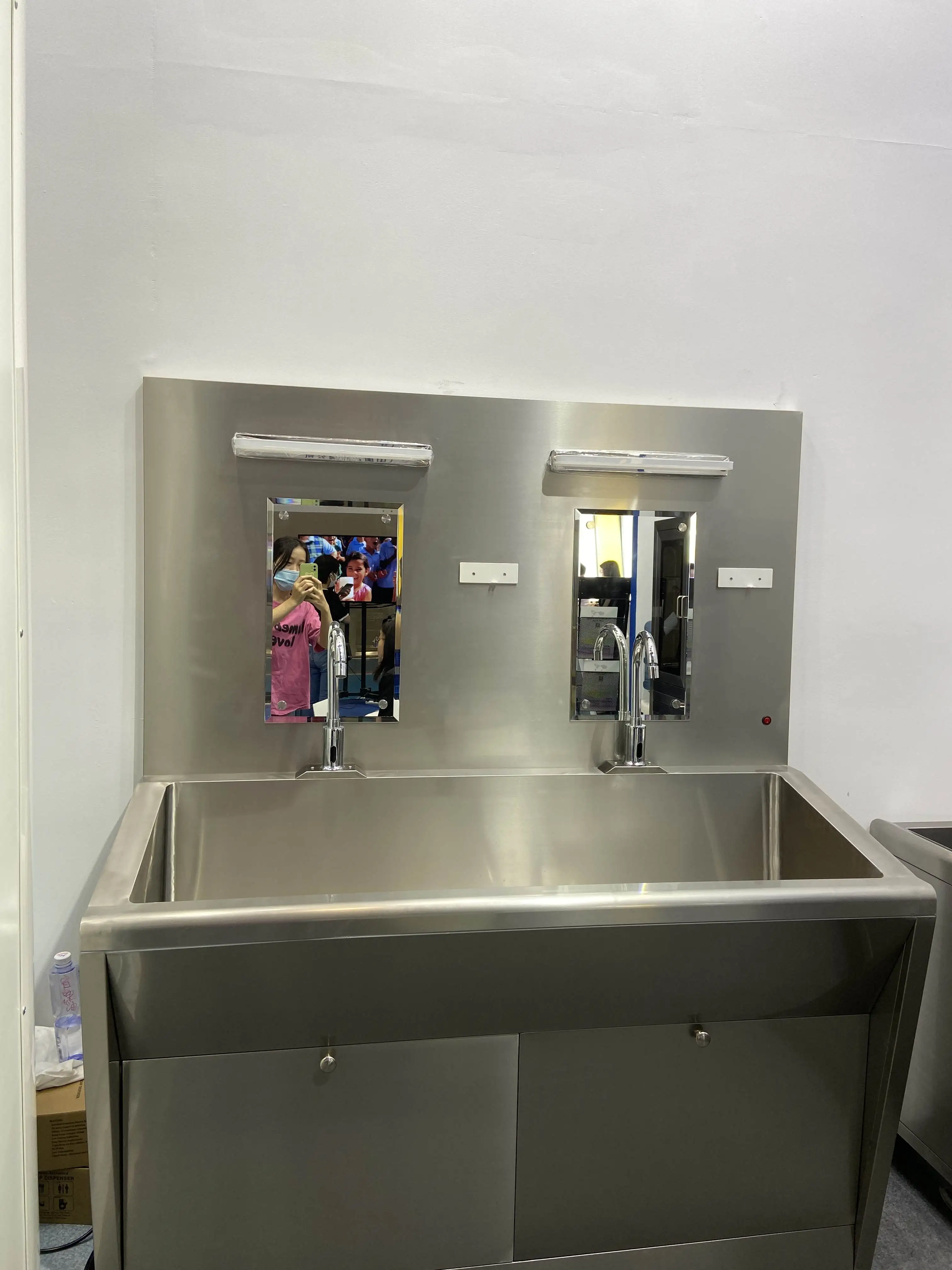 Medical Instrument Washbasins Portable Sink Scrub for Hospital Long Life and Fast Response Wash Hand Sinks Surgical Equipment