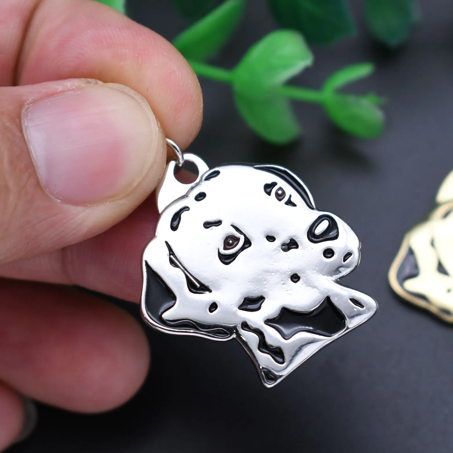 

Unique Design Rhodium Gold Plated Cute Spotty Dog Head Pendant for Women Men DIY Earring Necklace Making