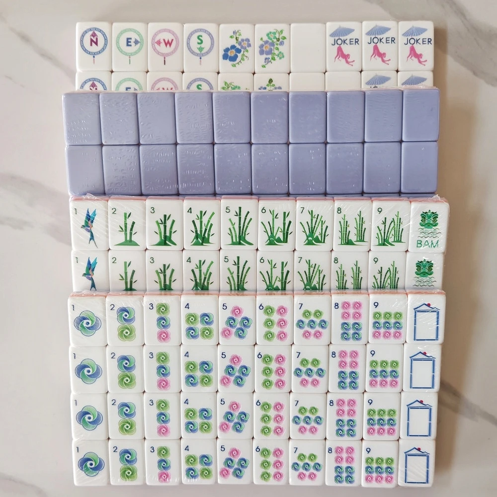 

Lavender Purple Modern Luxury Mahjong Tiles 4-Layer Acrylic Portable American Mahjong Set for Home Entertainments Mah Jongg Sets
