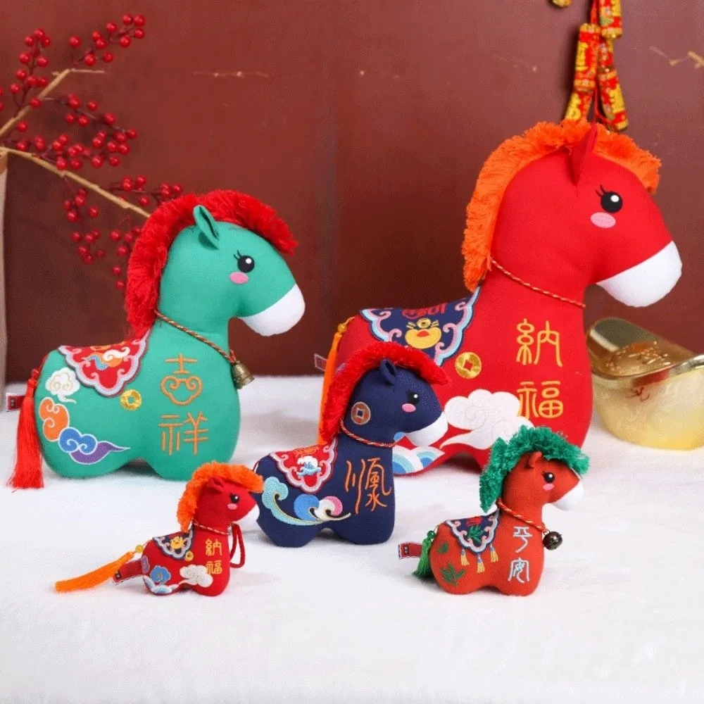 12/15/22/32 cm 2026 Paard Gevuld Geluk Brief Print Geborduurde Chinese Dierenriem Paard borduurwerk Leuke Pony Maan Nieuwjaar