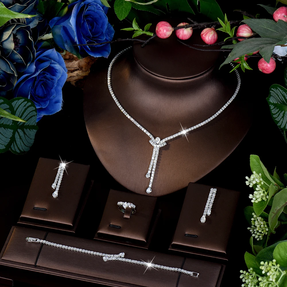 

Gentle Everyday Set Dazzling Necklace Earrings Bracelet Women's Dress Decoration Light Luxury Jewelry Set Wedding Ball Gift M872