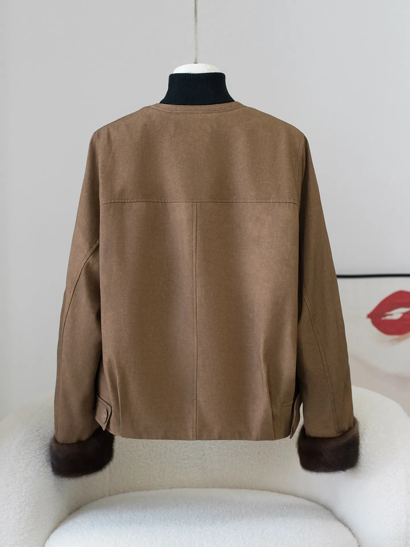 Haining Nerzpelzmantel, Gänsedaunenjacke für Damen, neue Modejacke für den Winter 2025, kurzer Mantel mit Rundhalsausschnitt