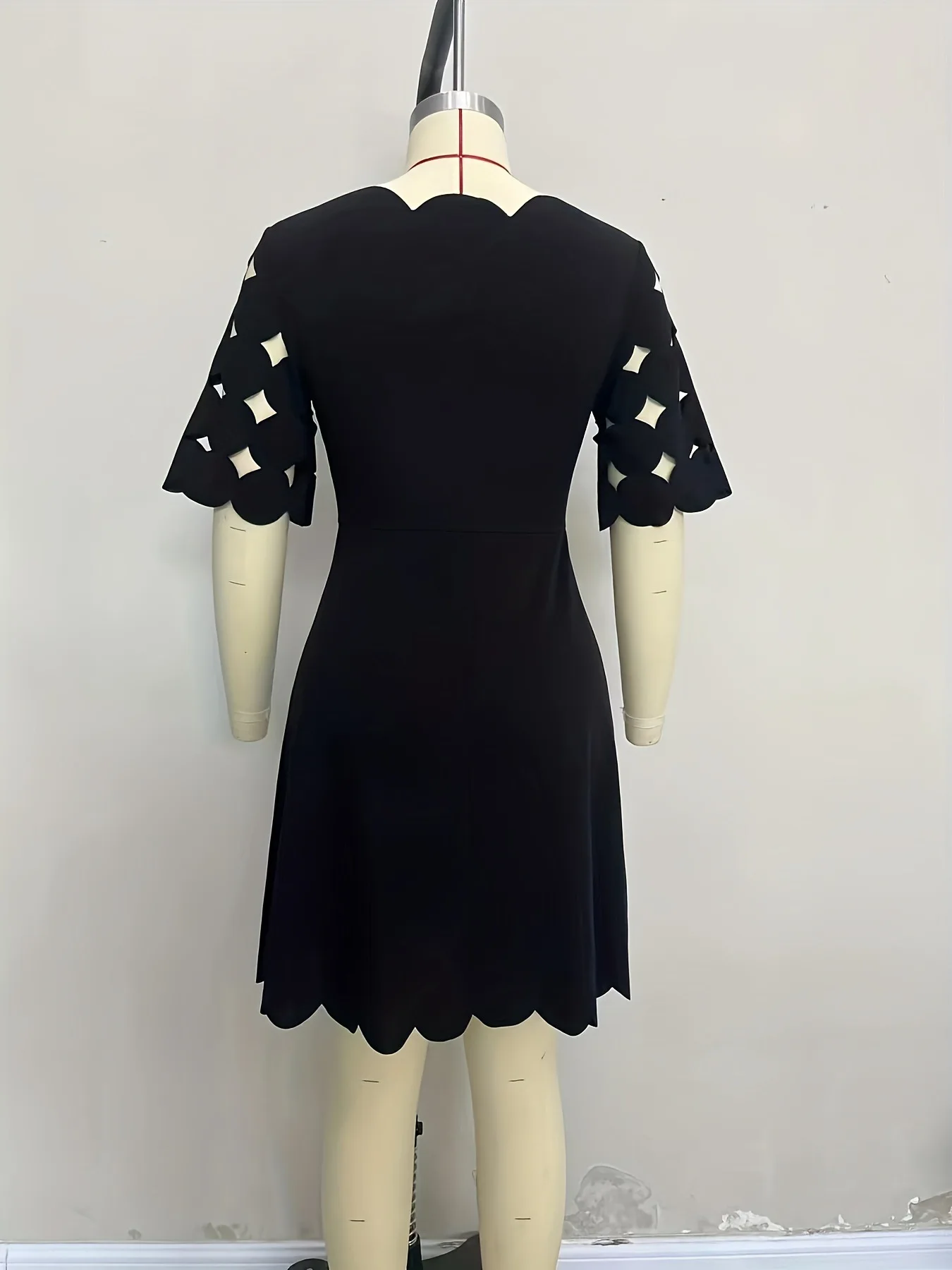 เดรสผ้าโปร่งลายดอกไม้สีพื้นแบบใหม่สำหรับผู้หญิง สไตล์ลำลองสำหรับใส่ในชีวิตประจำวัน แฟชั่นฤดูร้อน ทรงเอไลน์