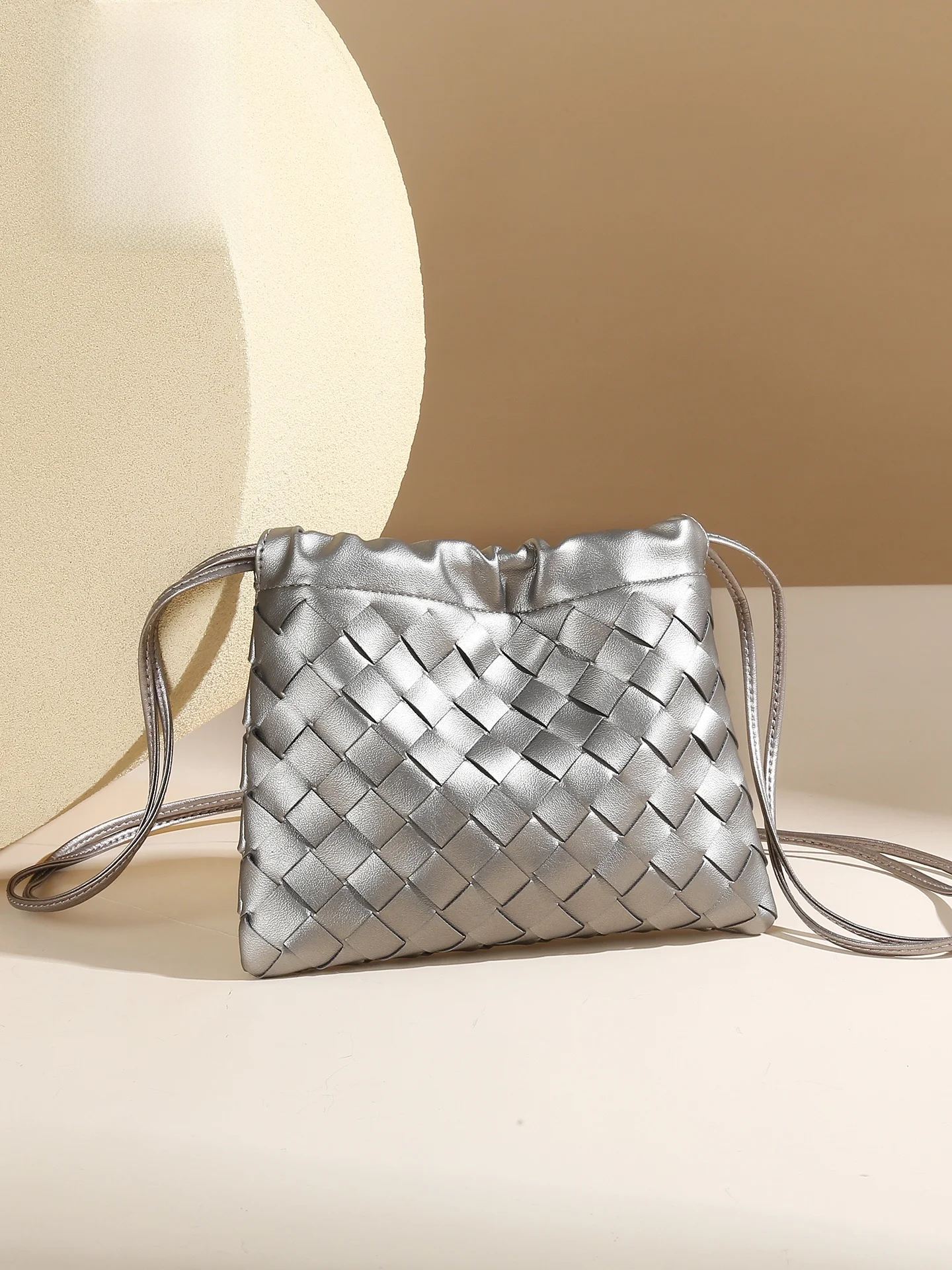 Bolsa Tiracolo Transversal Feminina TUCANO Prata Tecida Estilo Saco 2026 Nova Moda Outono Bolsa de Mão Feminina Elegante Esti...