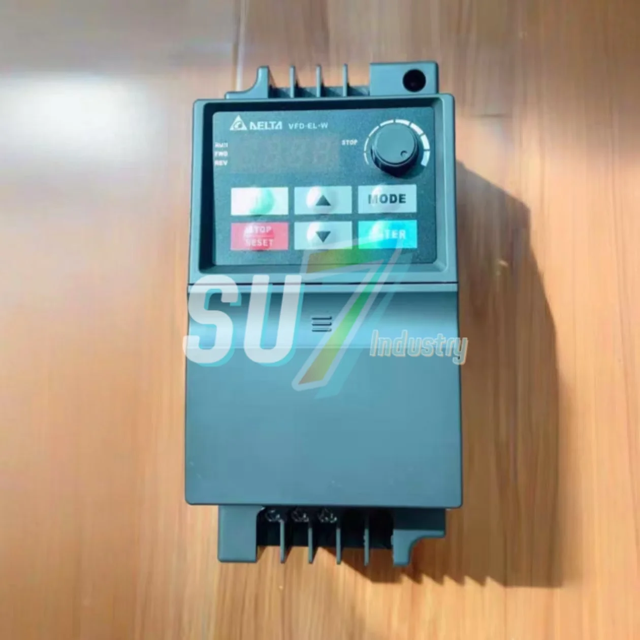 محول التردد الأصلي الجديد VFD007EL43W VFD007L21A