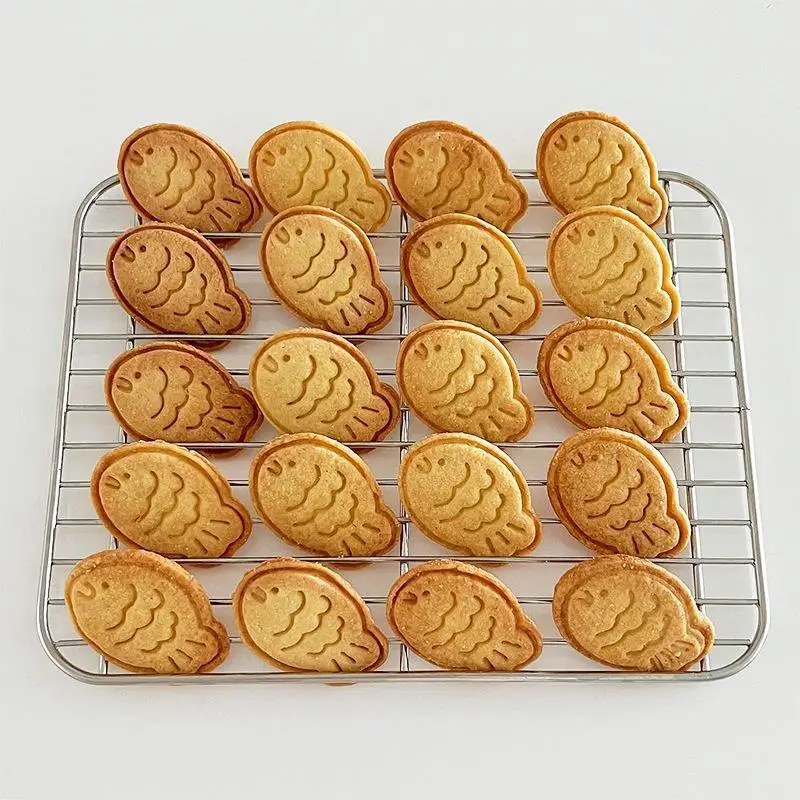 Cute Fish Shaped Cookie Cutter Plastic Biscuit Mold Embossing Stamp For DIY Baking Fondant Pastry Cake Decorating Tool