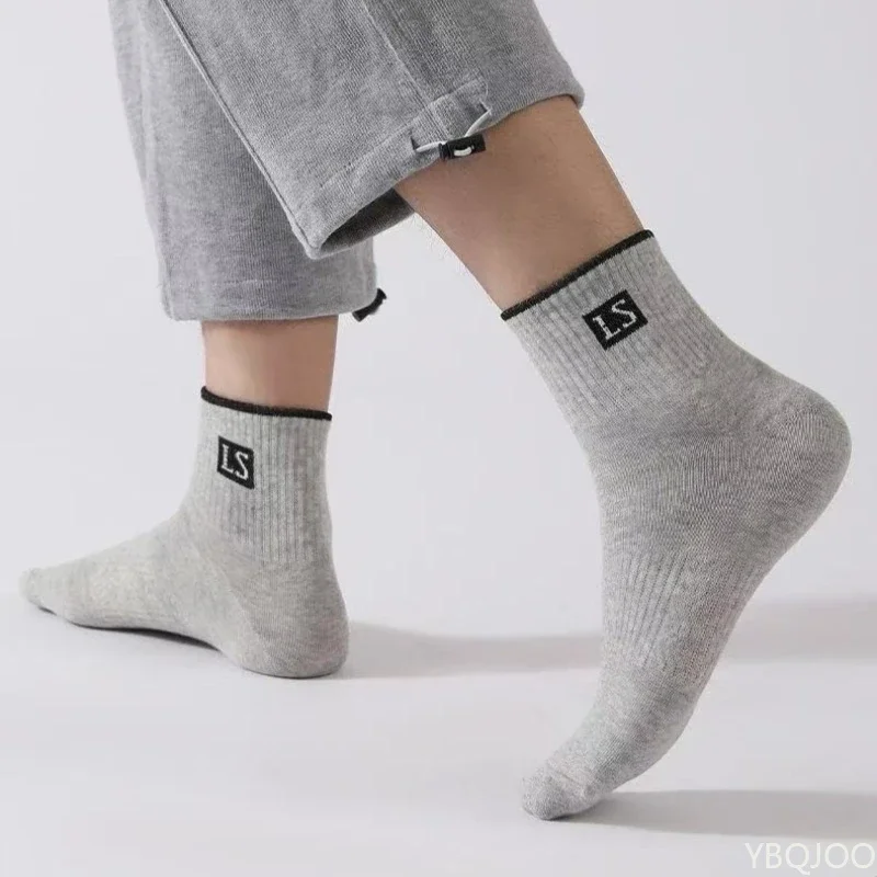5 pairs of men's breathable antibacterial sports socks that absorb sweat all year round are versatile in odor prevention