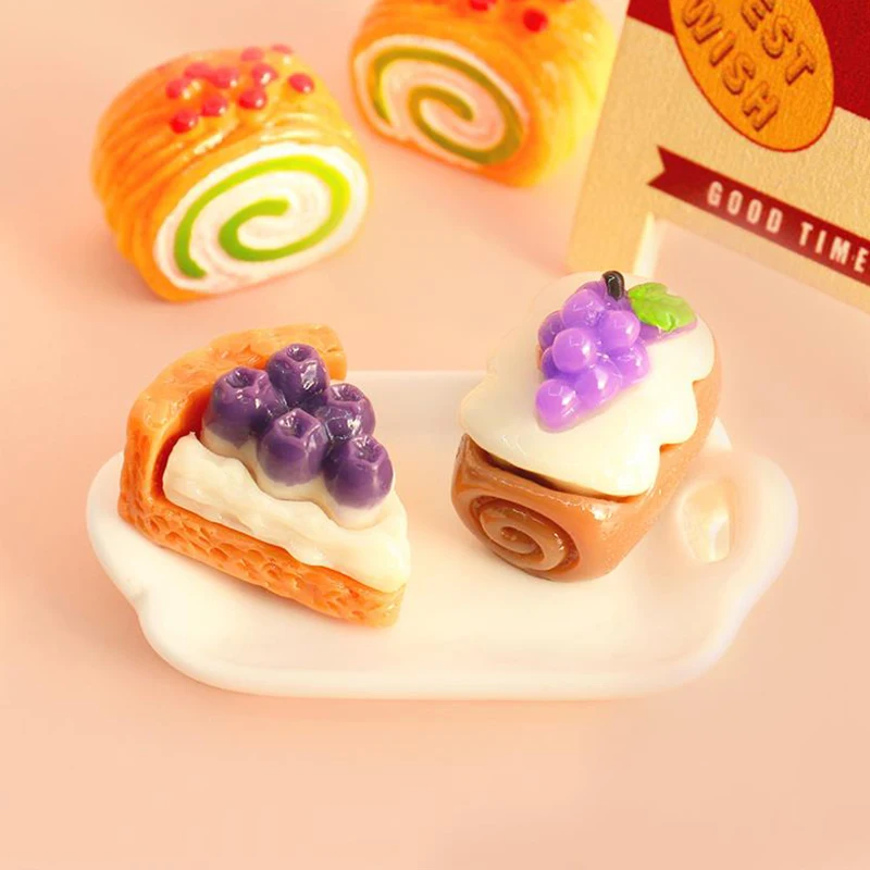 Mini Simulation Cream Triangular Fruit Cake Micro Landscape Ornaments Cute Dollhouse Toys Decorations DIY Phone Case Accessories