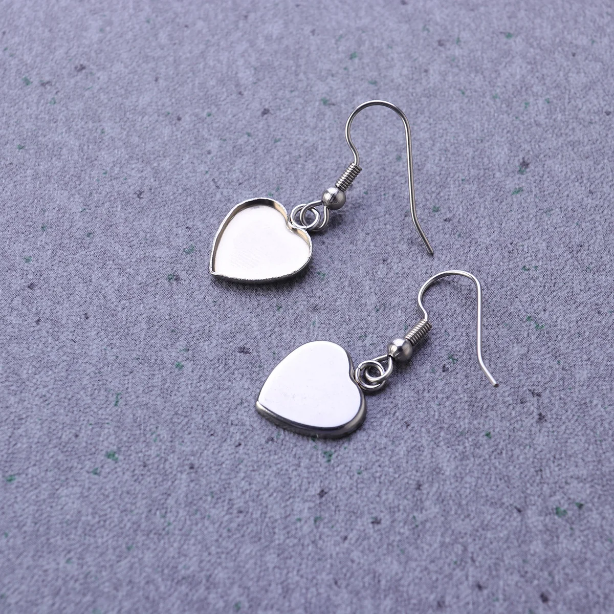 40 szt. Kolczyki w kształcie serca, haczyki na uszy ze stali nierdzewnej, bazy do samodzielnego tworzenia biżuterii, lekkie i wytrzymałe, idealne do prezentów na przyjęcia.