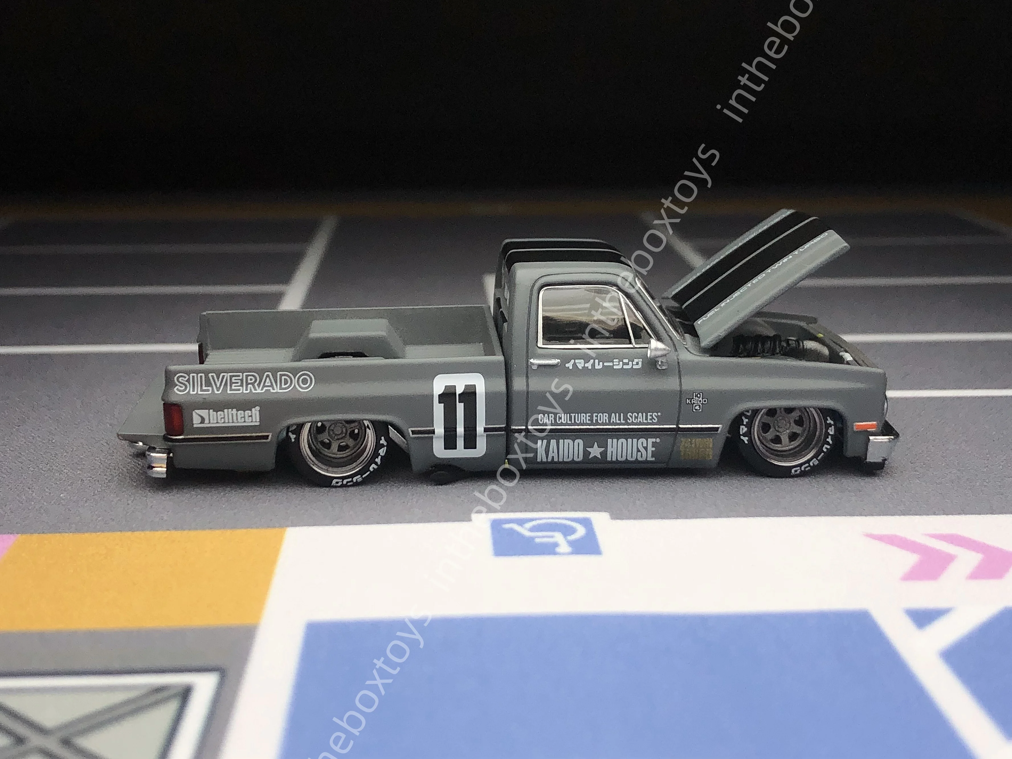 

Kaido House 160 SilverADO Kaido V2 Diecast Model Car Collection Limited Edition Hobby toys