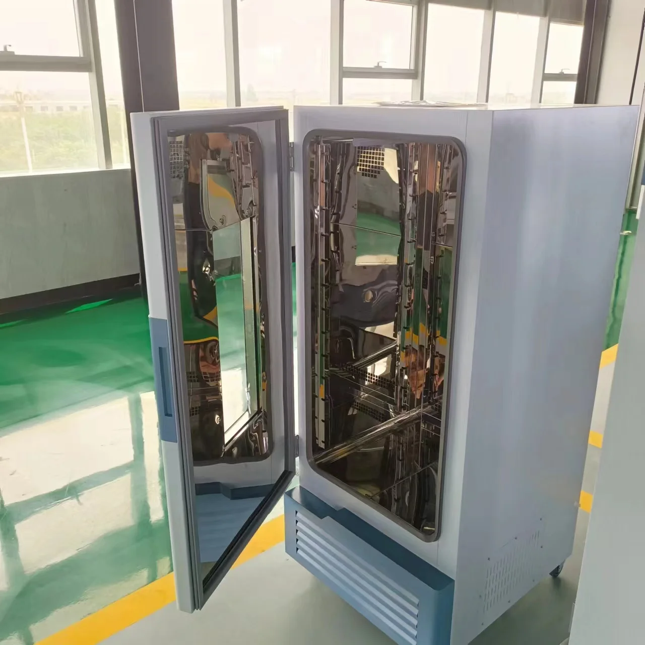 

Lab Electric Heating Constant Temperature & Humidity for Bacterial Microbial & Plant Breeding