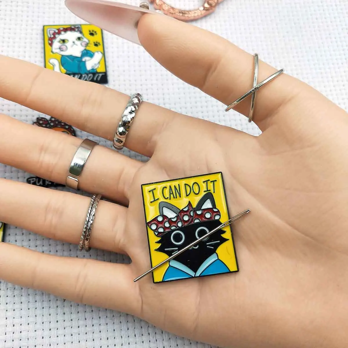 Cross Stitch Needle Minder Magnet, Comic Style Cat Needle Keeper for Embroidery, Needlework Sewing Accessory Gift, Needle Nanny