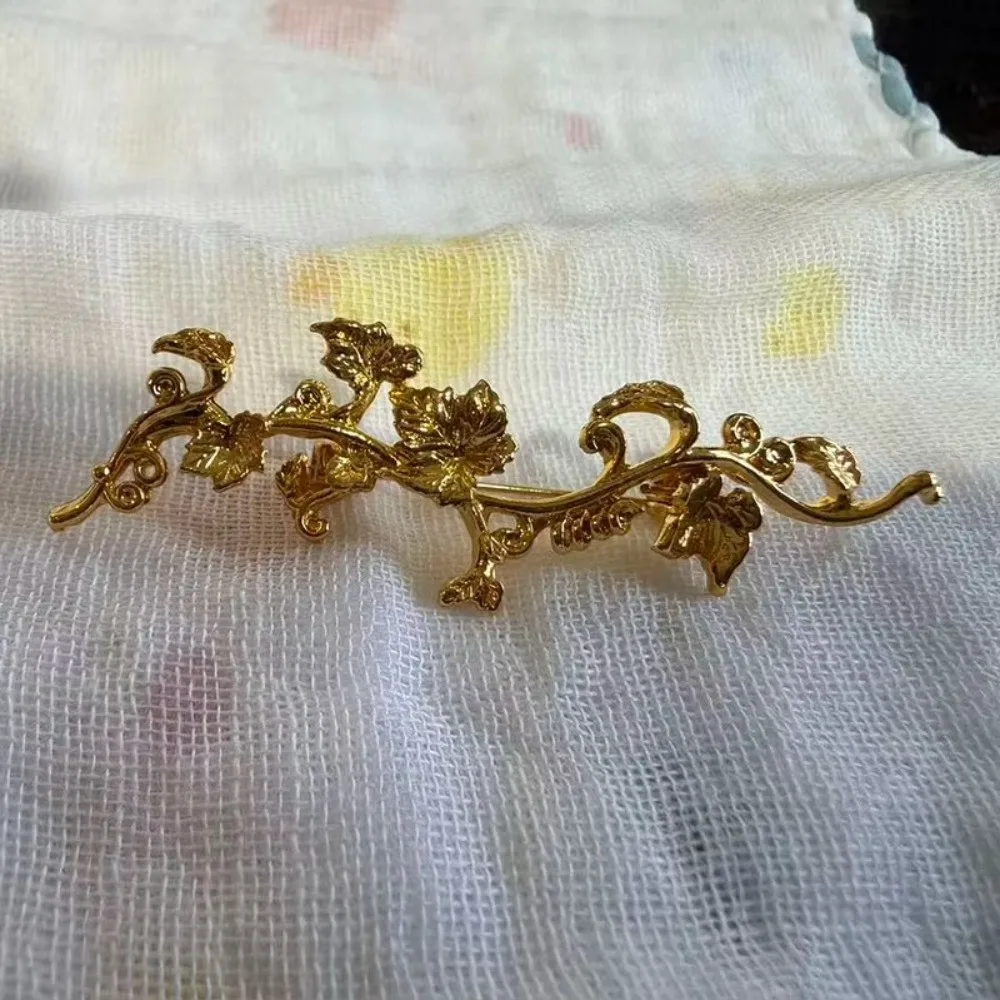 New Branch Shape Leaf Brooch Decorative Long Brooch Pin Safety Pin Back Sparkling Clothing Fixing Pins Clothing Accessories