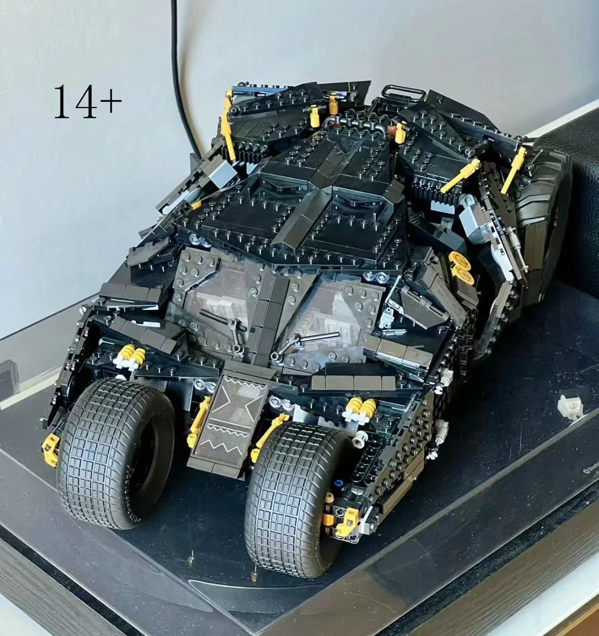 

IN STOCK 2049pcs Home Decoration Compatible 76240 Chariot Dark Knight Model Ornaments for Children Birthday Gifts