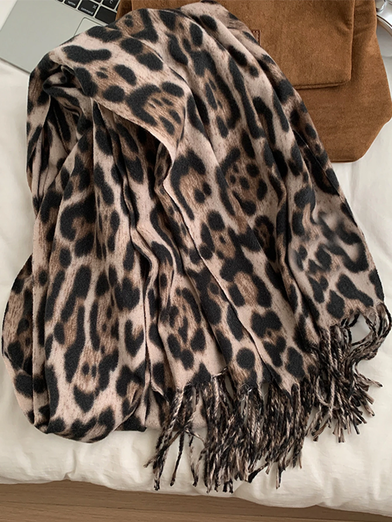 Herbst und Winter Imitation Kaschmir Leopardenmuster Schal Damen Warmer und dicker Schal Retro Leopardenmuster mit Quaste Großer Schal – Detail 4