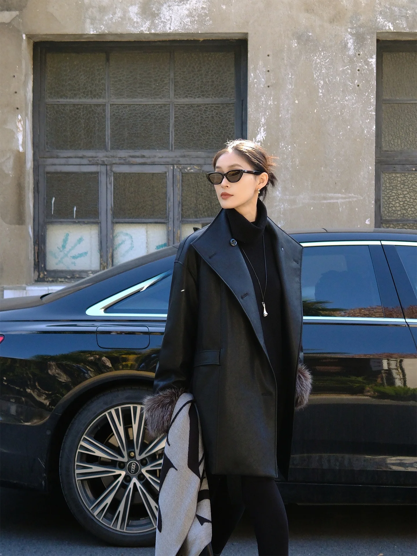 

Зимнее утепленное пальто Jieji Zhang для женщин: повседневная свободная куртка из искусственной кожи с длинными рукавами, теплая, приталенная, с меховыми манжетами