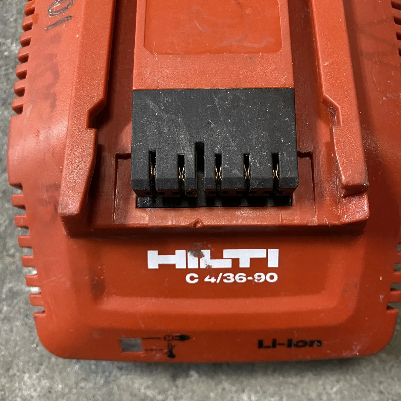 HILTI charger C4/36-90 21.6V 110V second-hand