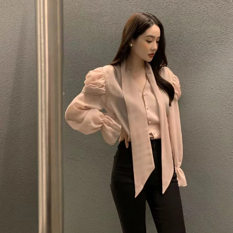 シックな V ネック長袖ルーズ女性のシャツ春の新デザインセンスパフィースリーブネックハンギングロックボーン韓国スタイル通勤