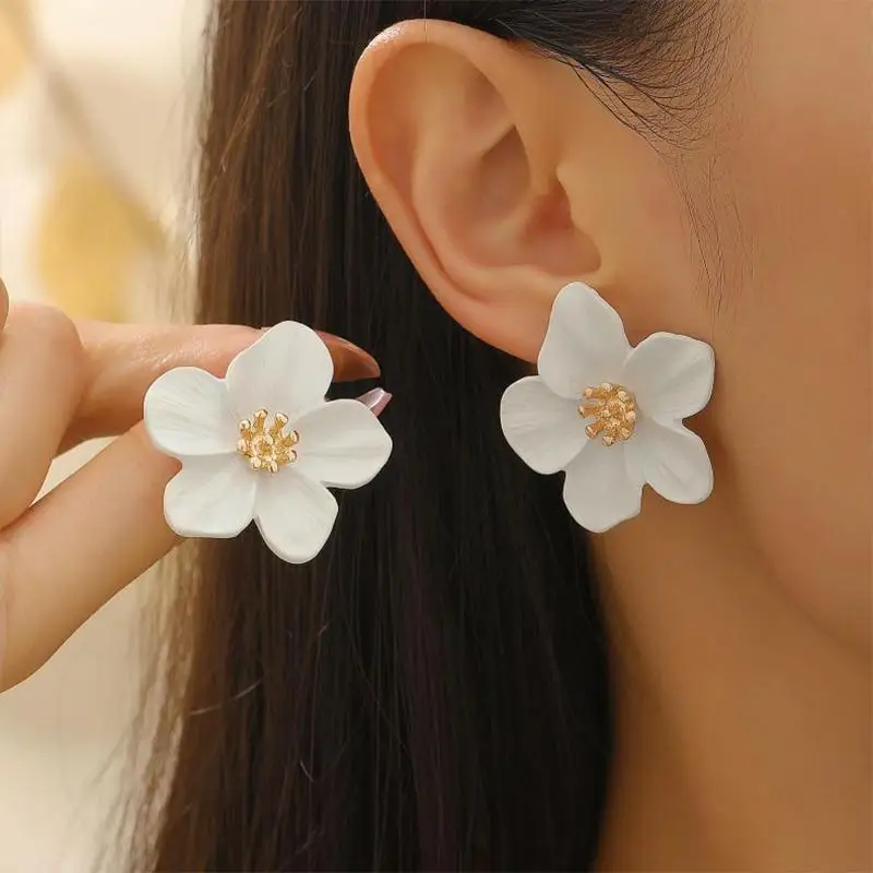 Elegant Baroque Imitation Pearl White Flower Drop Earrings For Women Dainty Dangle Earrings Banquet Party Jewelry Gift
