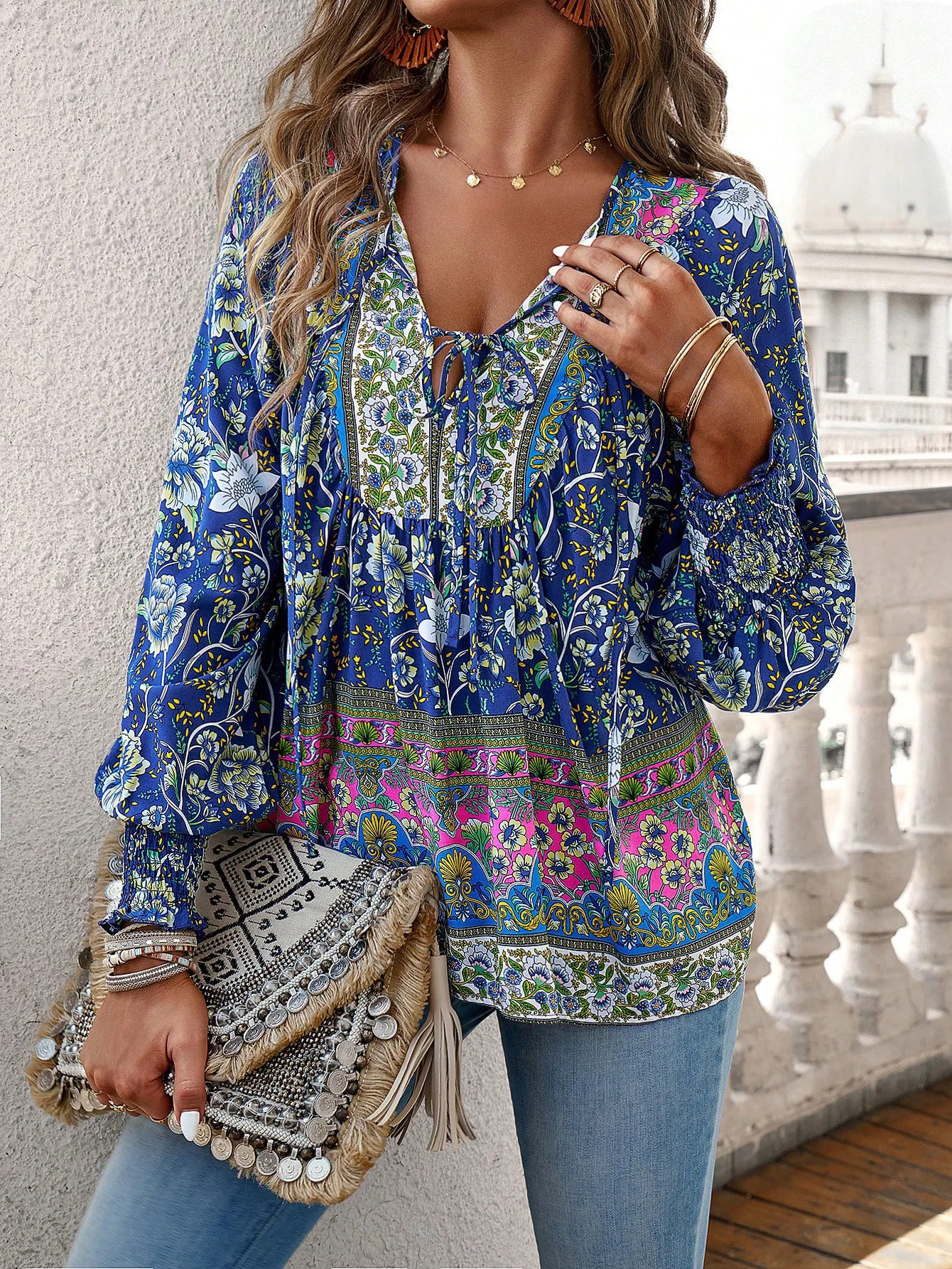 Sommerliche Damen-Chiffonbluse mit Print, elegantes V-Ausschnitt-Langarmshirt, ungeöffnete Vorderseite, Freizeitbluse – Detail 10