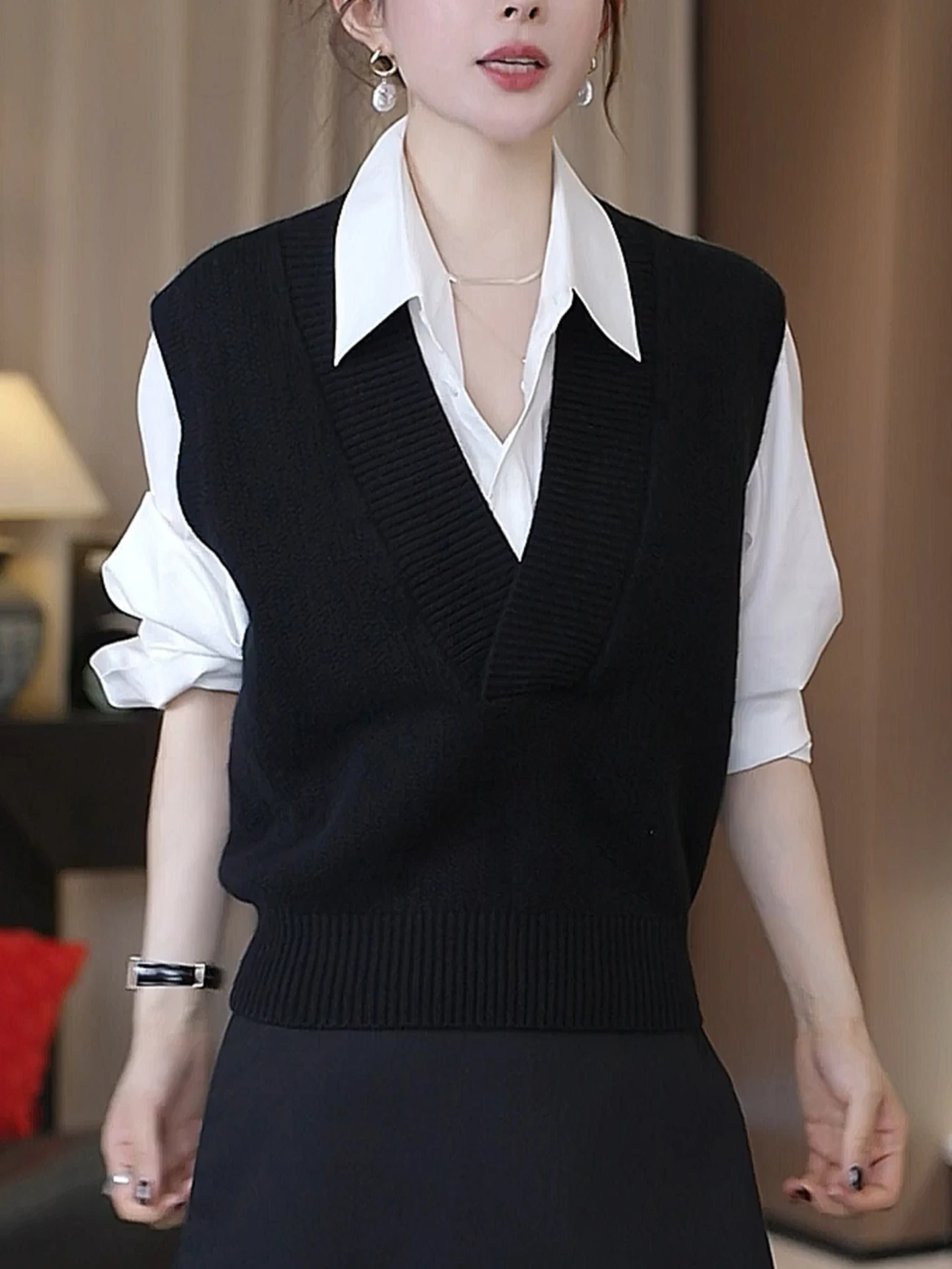 

Fashionable Commute V-Neck Knitted Vest Layering Soft Versatile Top Sleeveless Spring Trendy Age-Defying Women's Vest