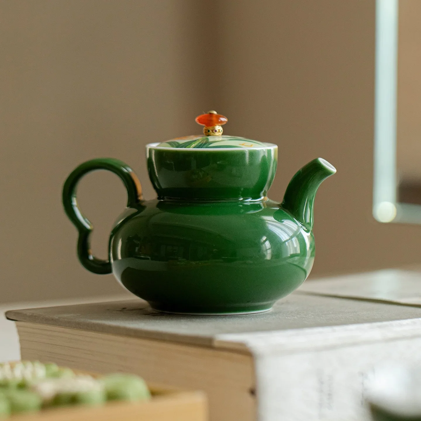 Hand Painted Narcissus Ceramic Teapot Ball Hole Filter Household High-end Brewing Teapot Chinese Elegant TeaSet Teacup Ornaments