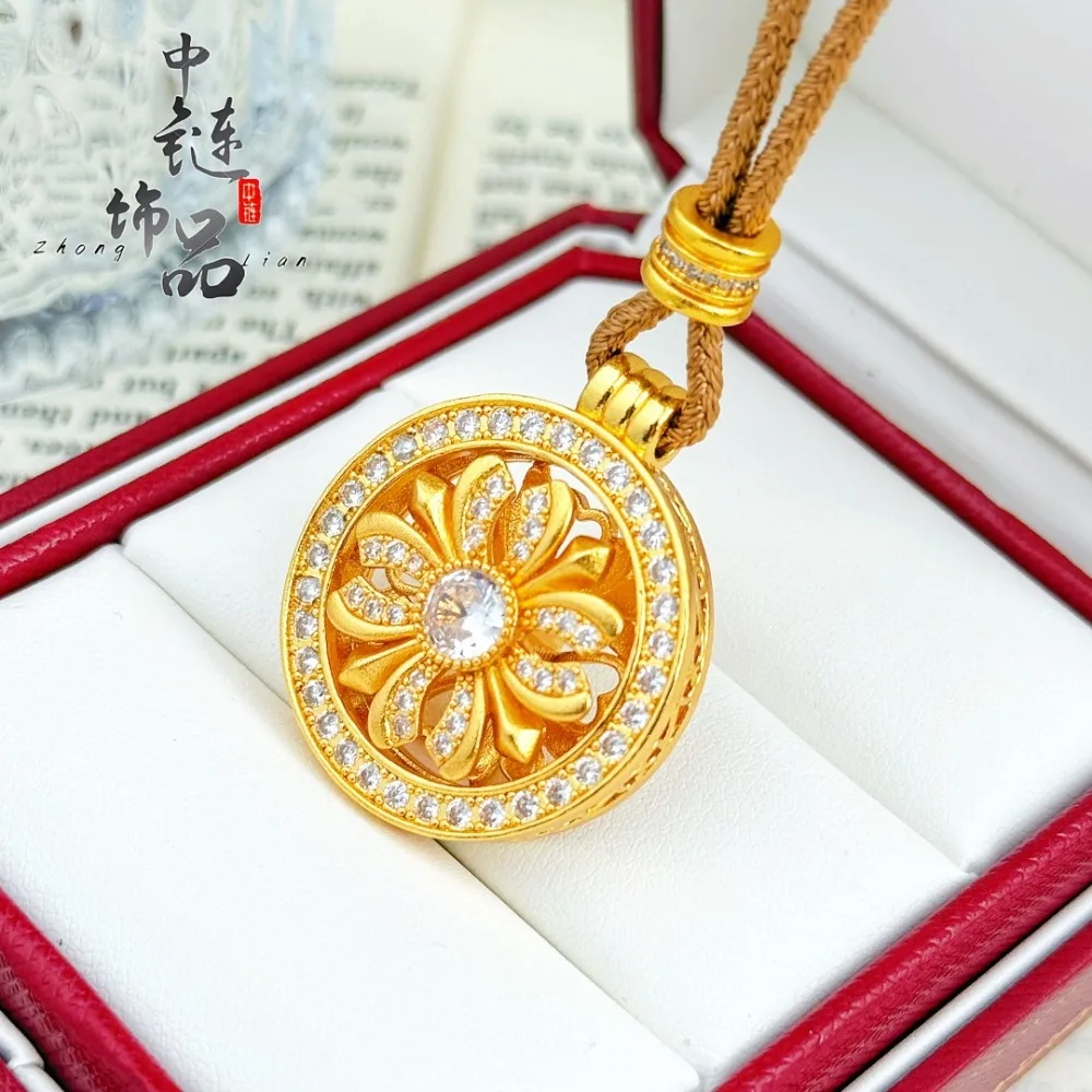 Diamond-encrusted rotating iris compass pendant New Chinese hollow silk compass necklace9999gold