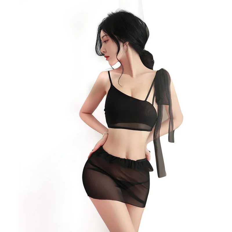 Das erwachsenenleben ist leidenschaftlich in tante-night-unterwäsche, kurz gesagt im kit-kleid, und erotik verführt gratis-pyjam