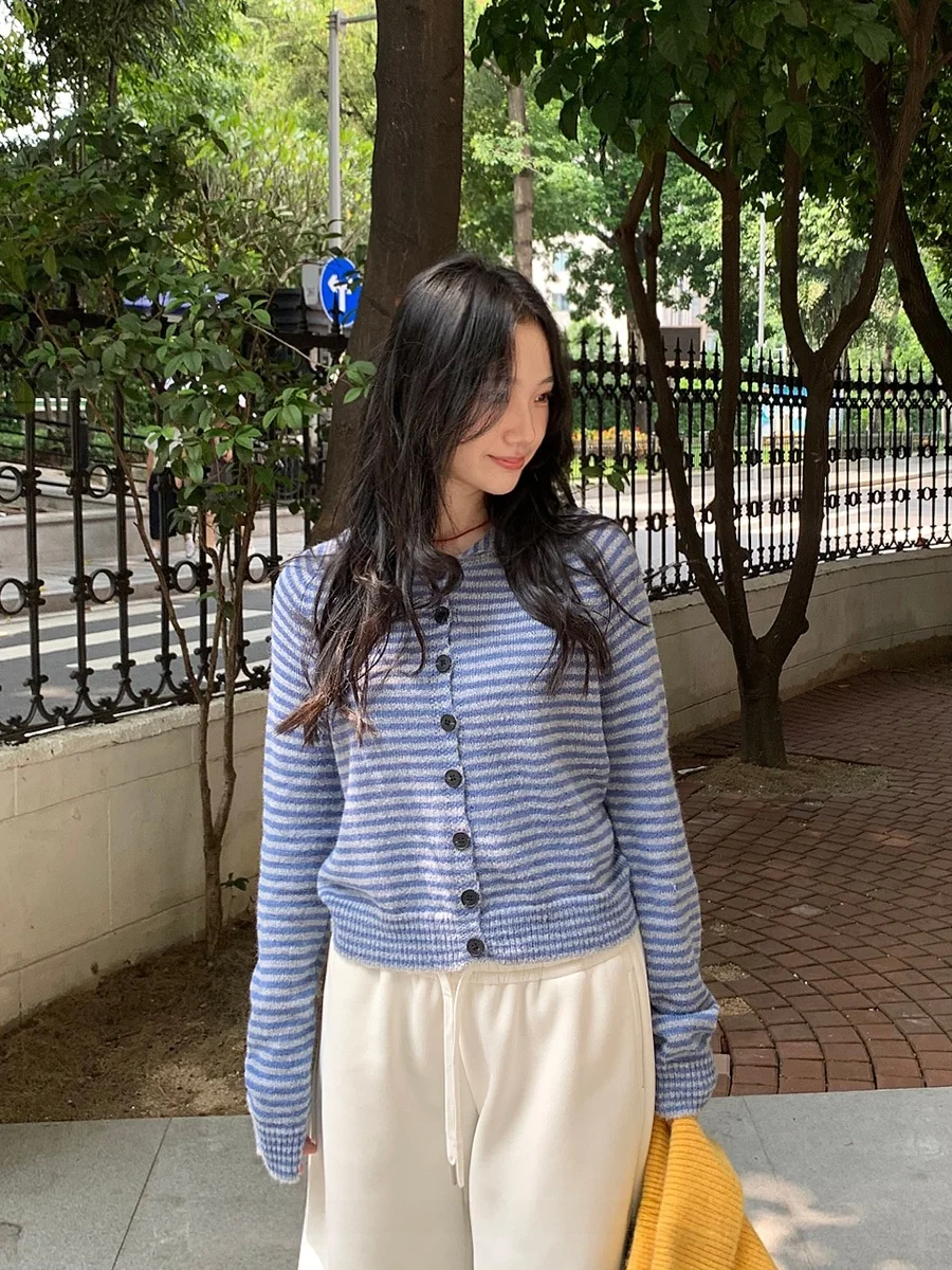 

Blue Striped Knitted Sweater Coat Women's Autumn Winter Lazy High-End New Small Knitwear Soft Warm Long Sve Doll Collar