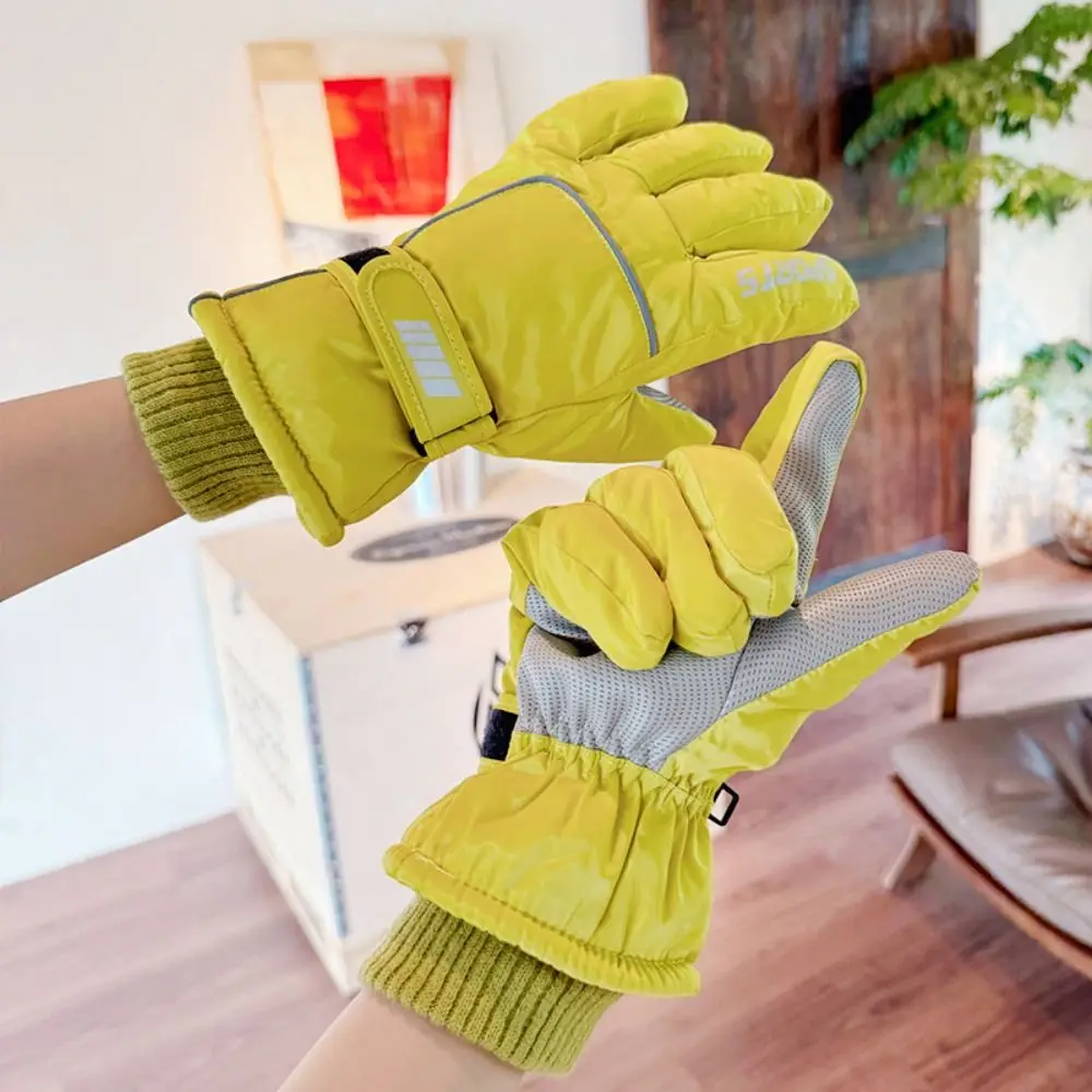 Nuovi guanti da sci touchscreen caldi invernali antivento neve snowboard guanti da esterno in peluche addensare guanti da ciclismo antiscivolo