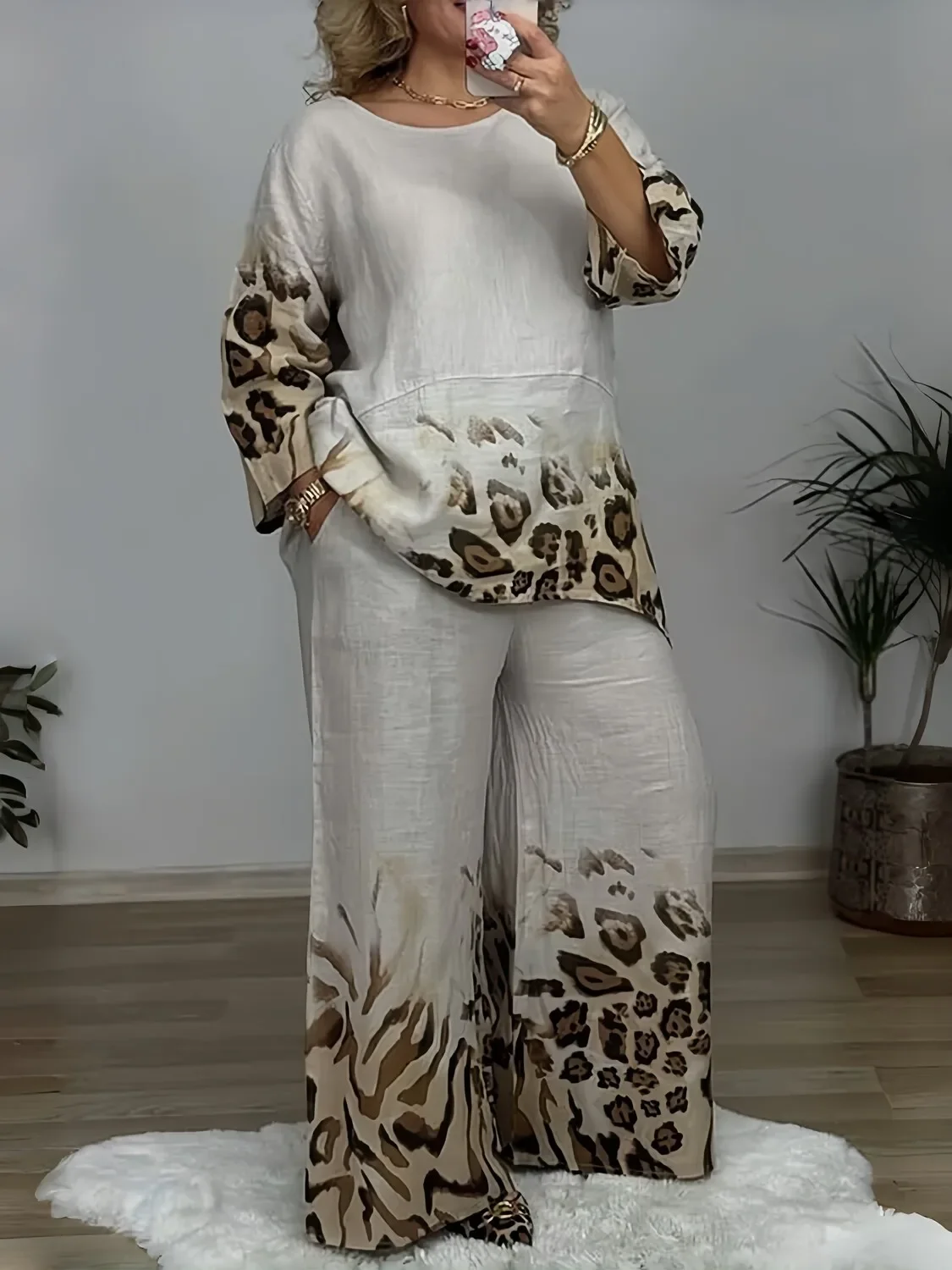 

Women's Plus Size Two Piece Set Vacation Casual Leopard Round Neck Short Sleeve Pocket Two Piece Pant Sets Vintage Matching Set