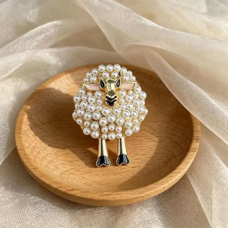 1Pcs Cute Sheep Imitation Pearl Brooch Pin for Women Elegant Animal Design for Party Wear Coat Bag Decoration Gift