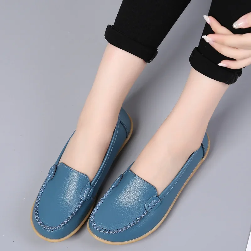 2024 New Women Round Toe Shallow Flat Shoes Leather Breathable Moccasins Women Boat Shoes Slip on Ladies Casual Shoes Size 34-44